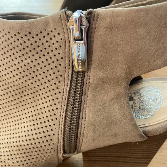 *last chance!!* Vince Camuto | Women’s tan suede side zip wedges - Picture 12 of 16